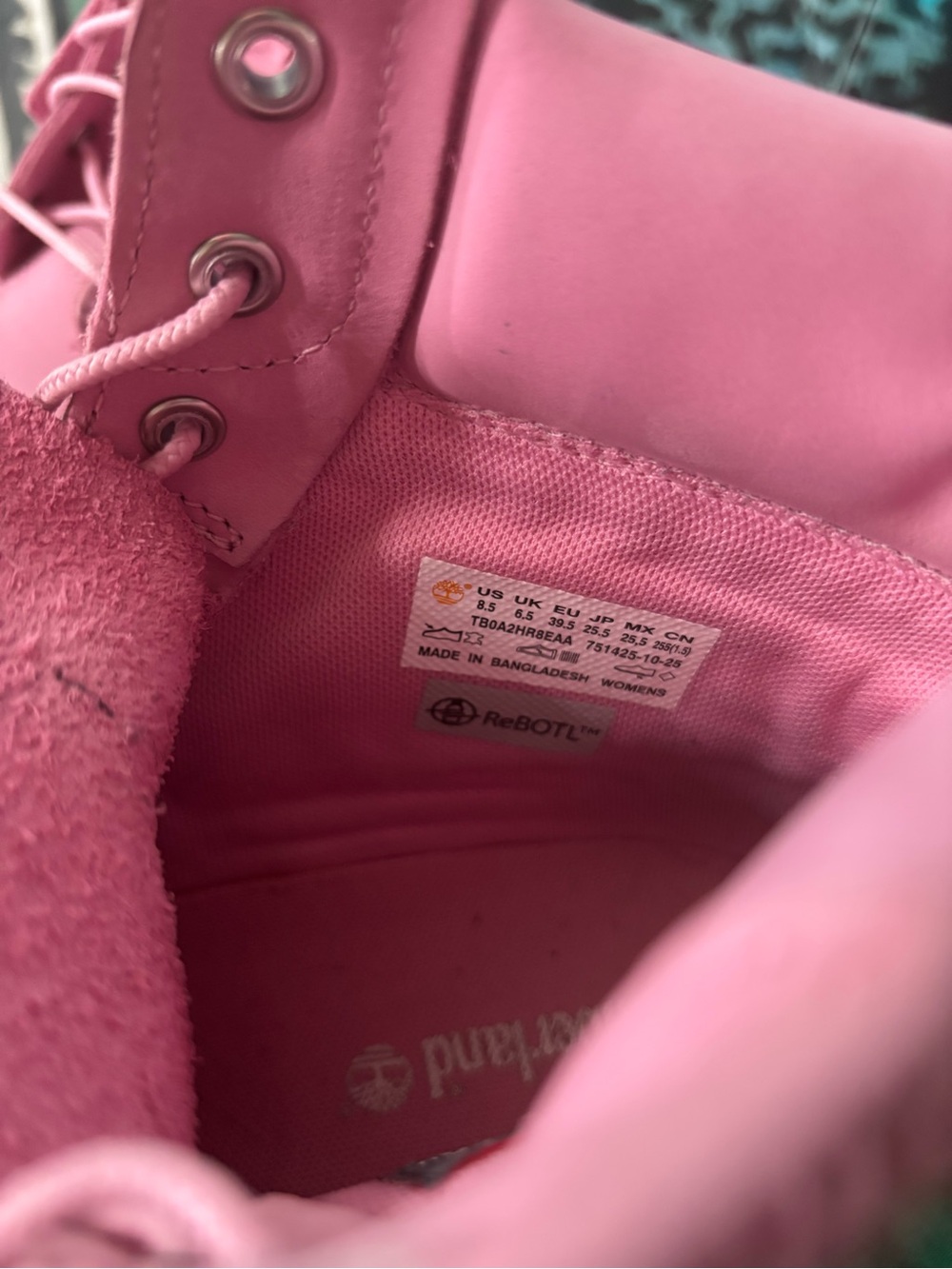 Pink Timberlands - Picture 5 of 5